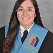 Profesora de primaria imparte clases a niños de cualquier edad y cualquier materia